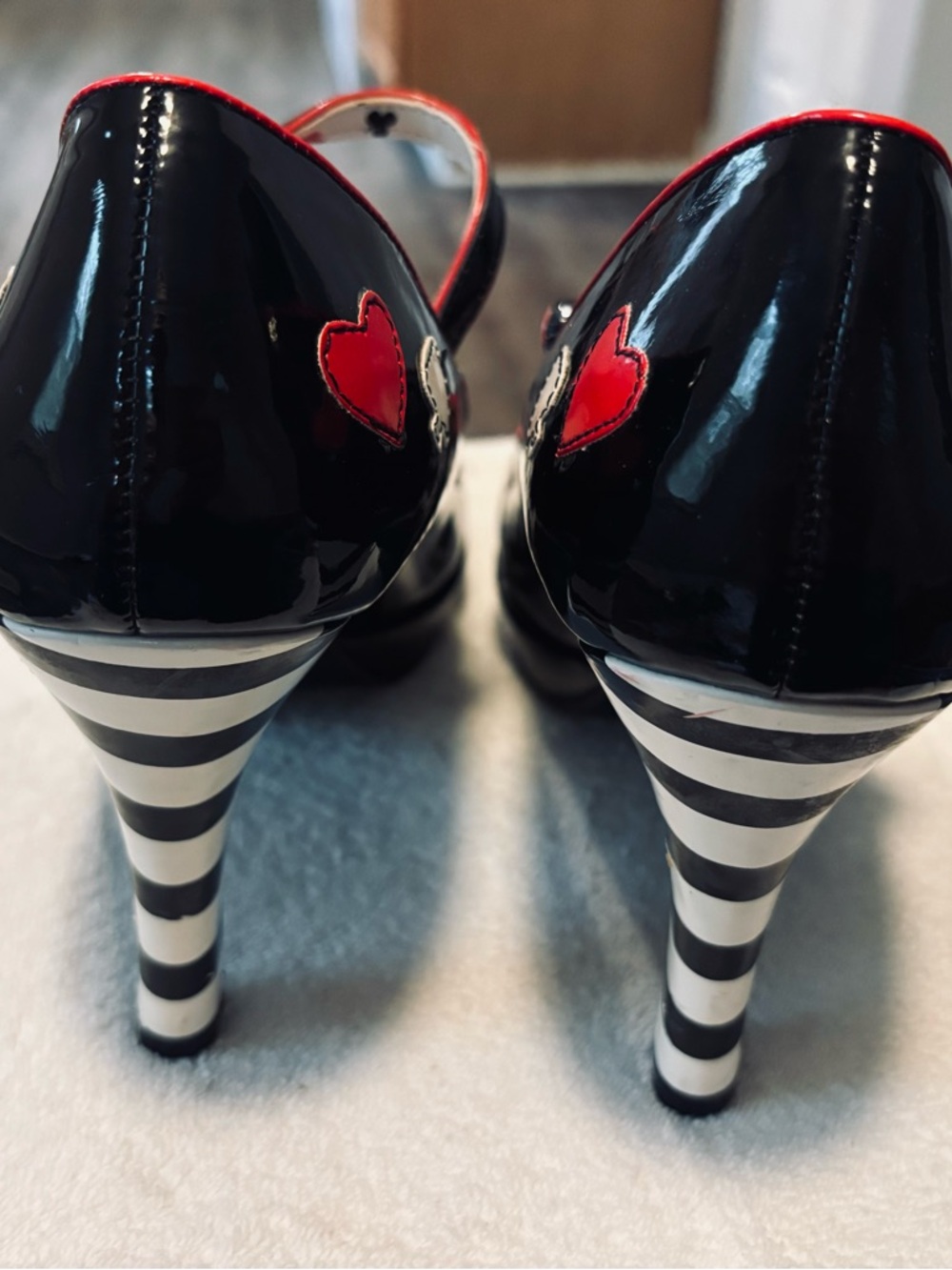 Almost Brand New Eye-Catching Heels By FUNTASTIC - Size 8.5 - Heel 4” -  Box 1B - Picture 7 of 8